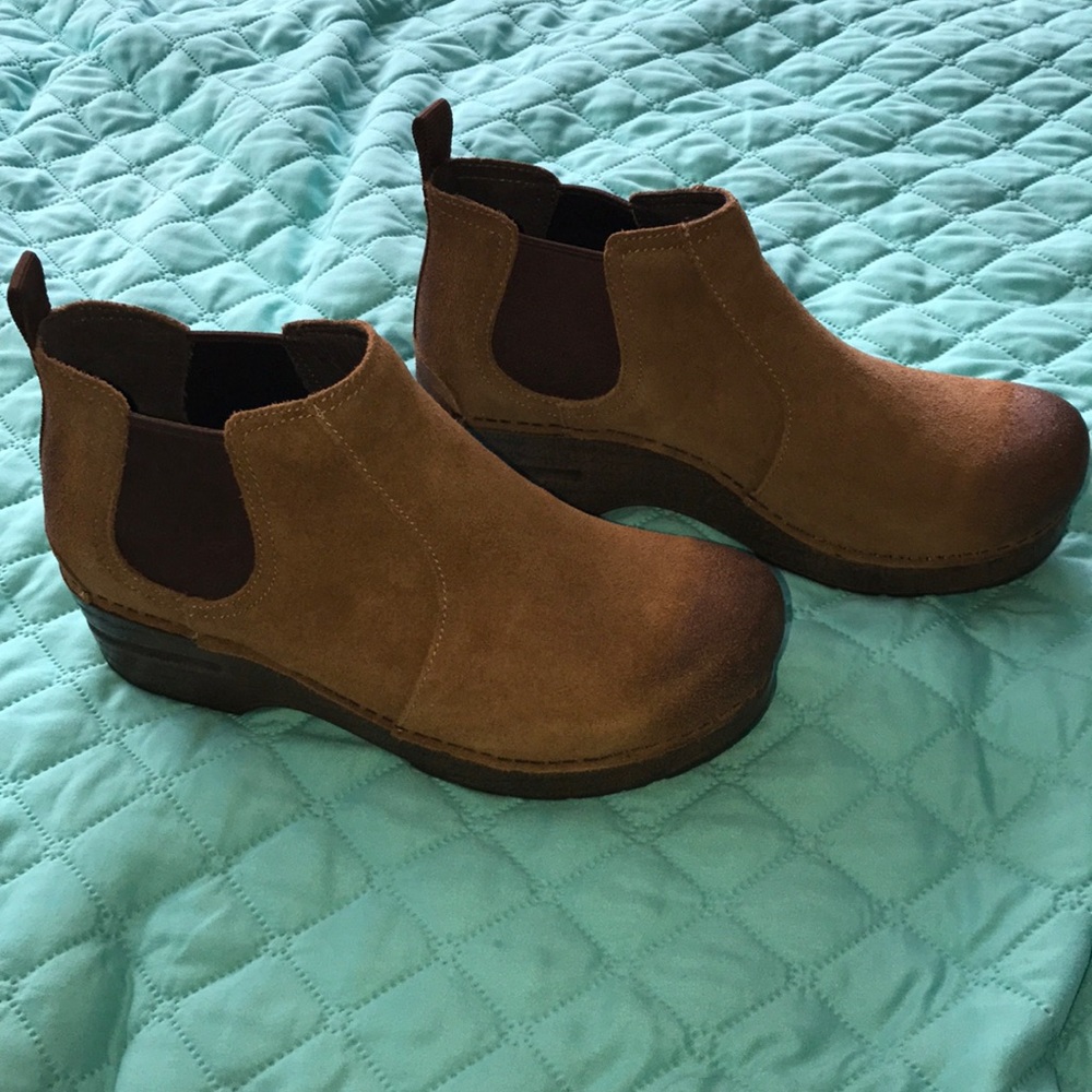 Brand new dansko booties